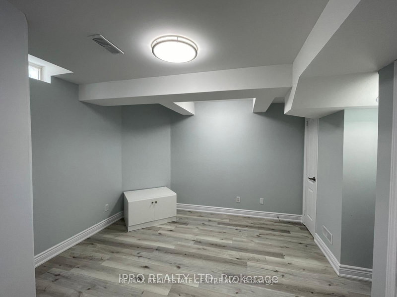 726 Dolby Cres, Milton, L9T 5L7 | Image 3