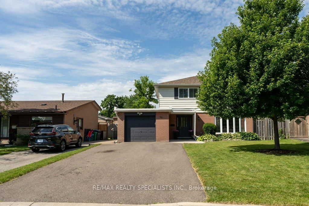 Detached House for sale at 68 Windermere Court, Brampton, Ontario, L6X 2L6 - Northwood Park - MLS: W12255604