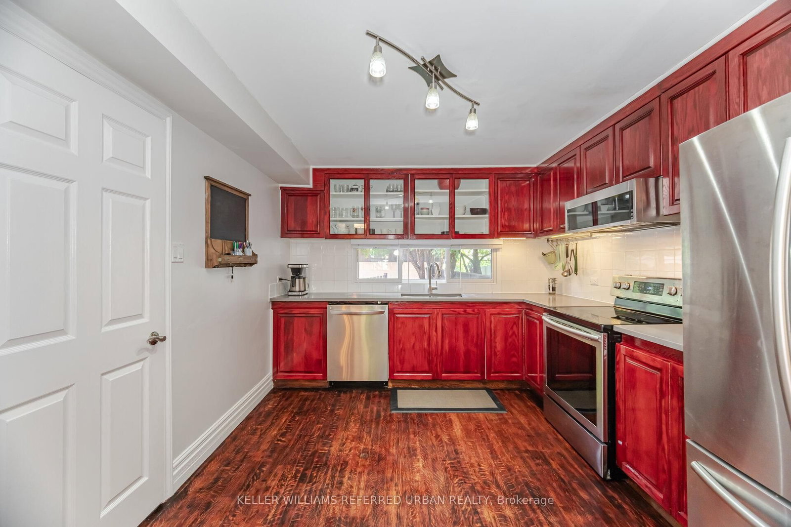 Listing Image 9