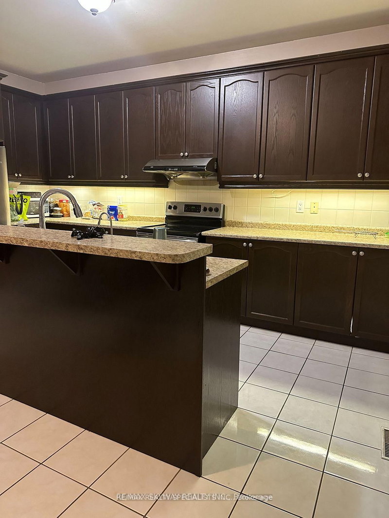 428 Father Tobin Rd, Brampton, L6R 0S2 | Image 3