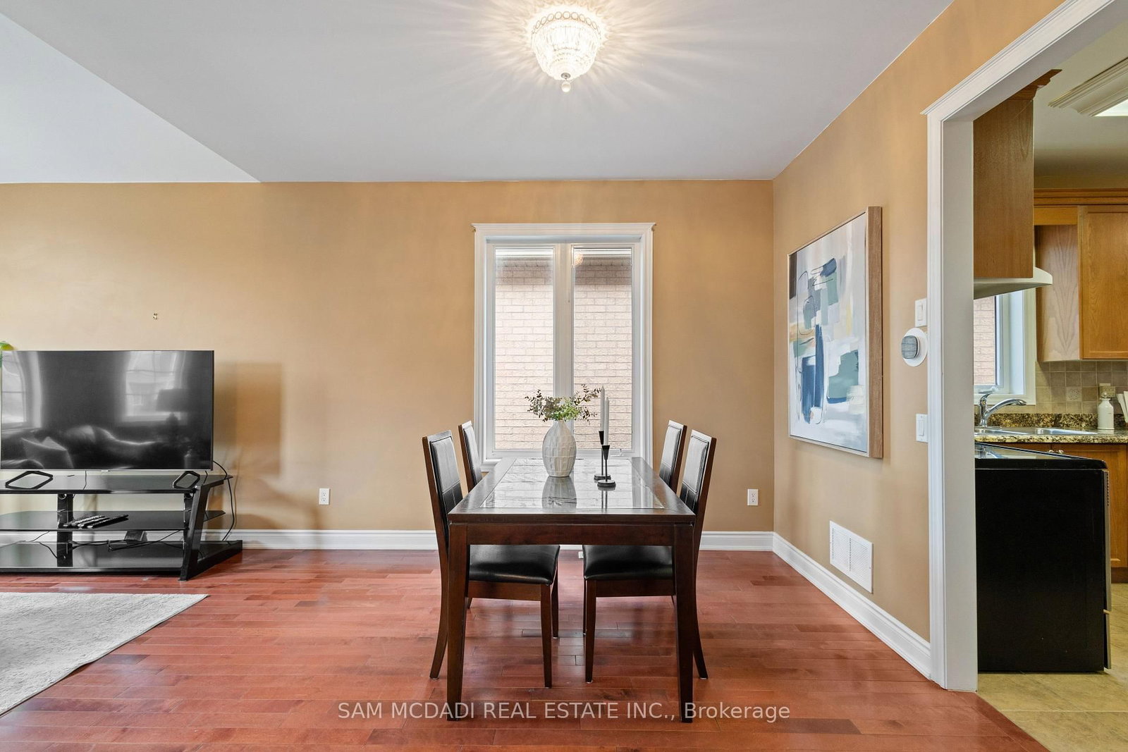 Listing Image 8