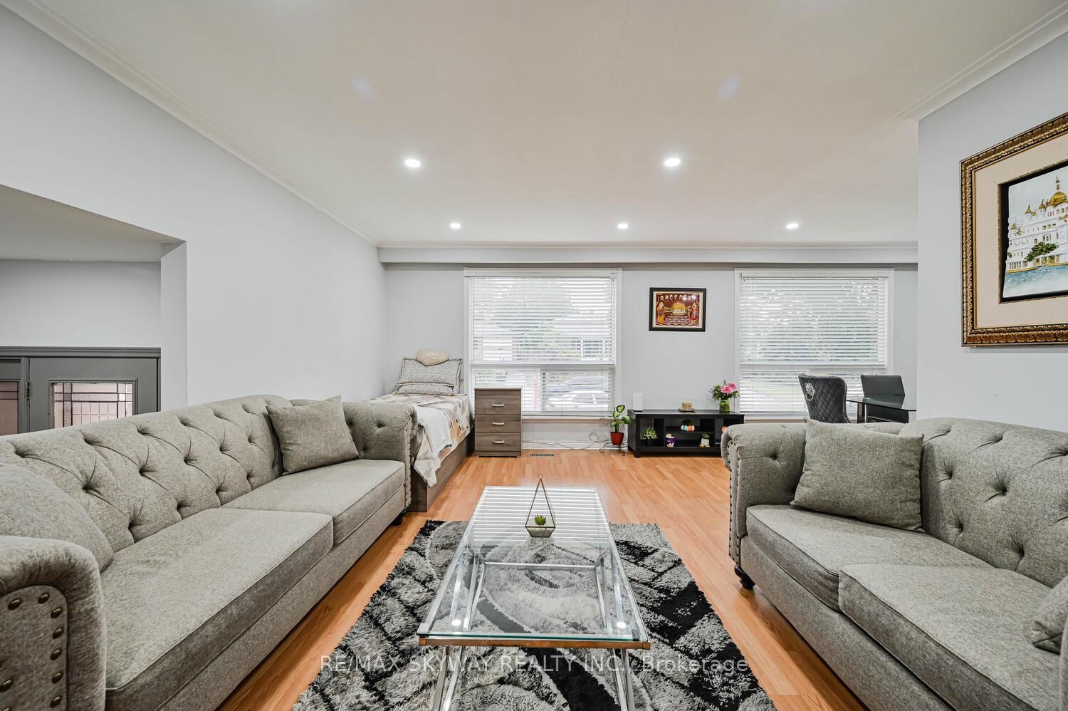 Listing Image 11