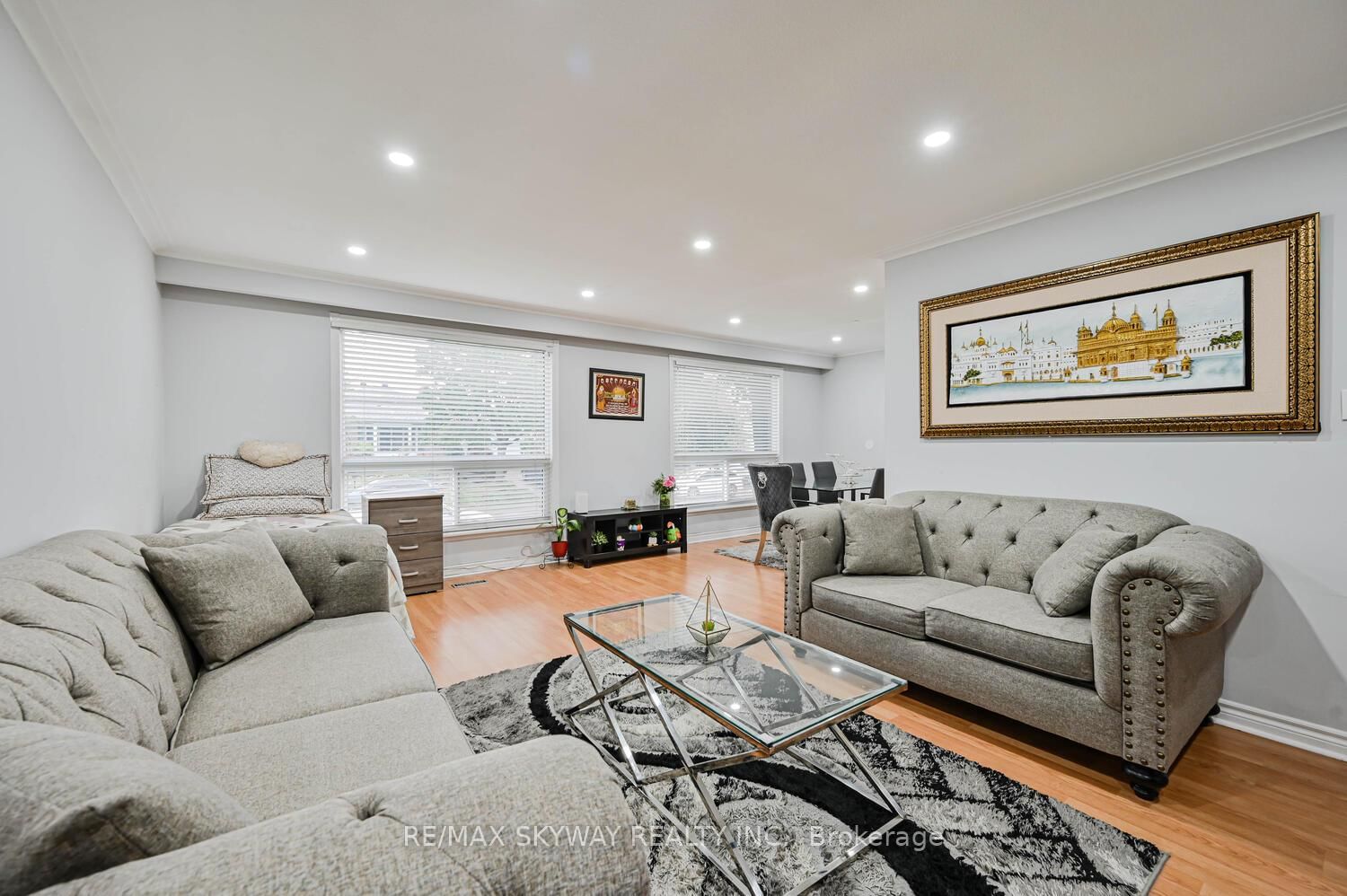 Listing Image 12