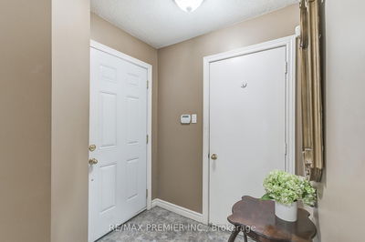 Unit 6 — 3600 Colonial Dr, Mississauga - Erin Mills image-0-3