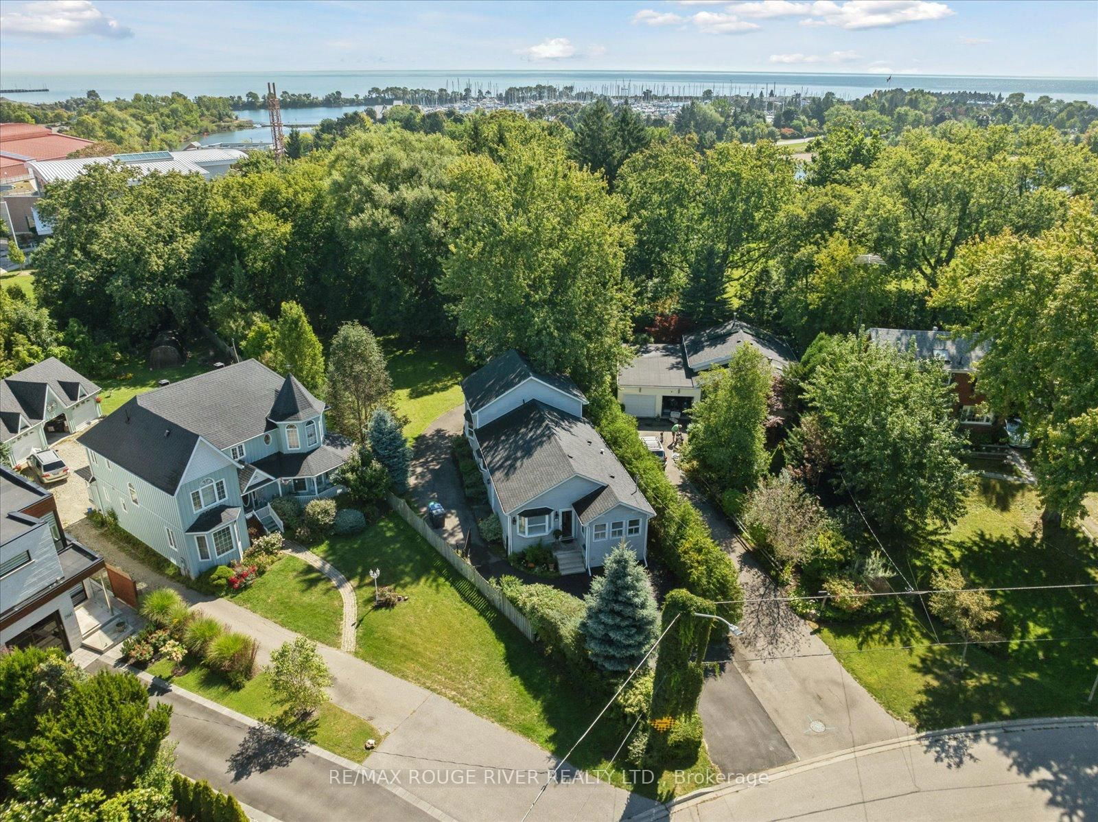 Detached House for sale at 708 Montbeck Crescent, Mississauga, Ontario, L5G 1P3 - Lakeview - MLS: W12258877