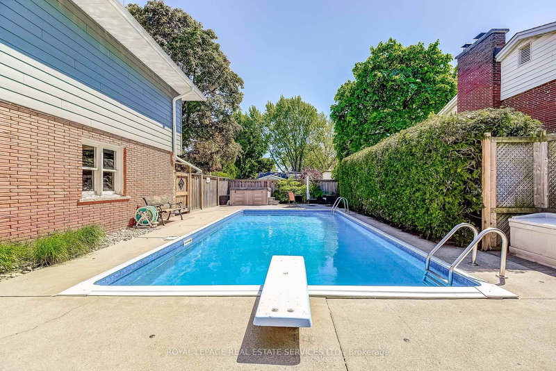 351 Strathcona Dr, Burlington, L7L 2E4 | Image 2