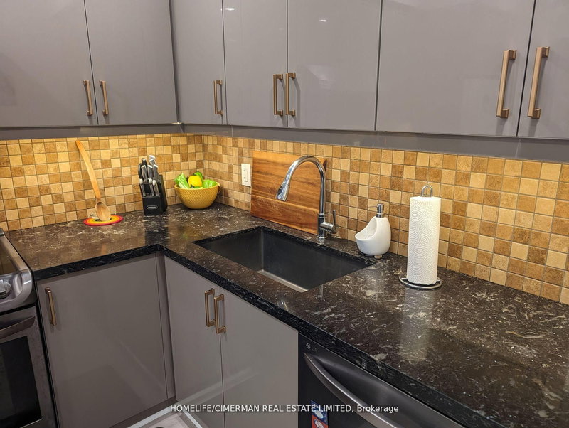 46 - 46 Foster Cres, Brampton, L6V 3M7 | Image 3