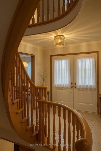 4256 Petersburg Cres, Mississauga - Rathwood image-0-2