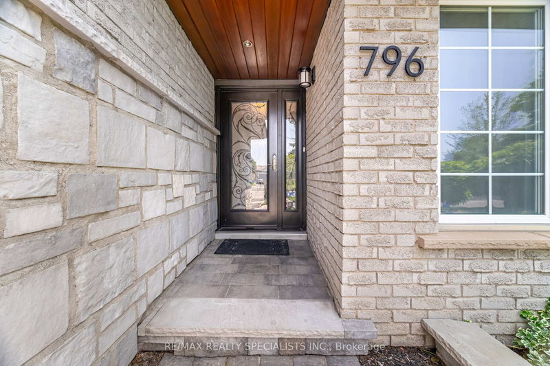 796 Childs Dr, Milton, L9T 4J2 | Image 3