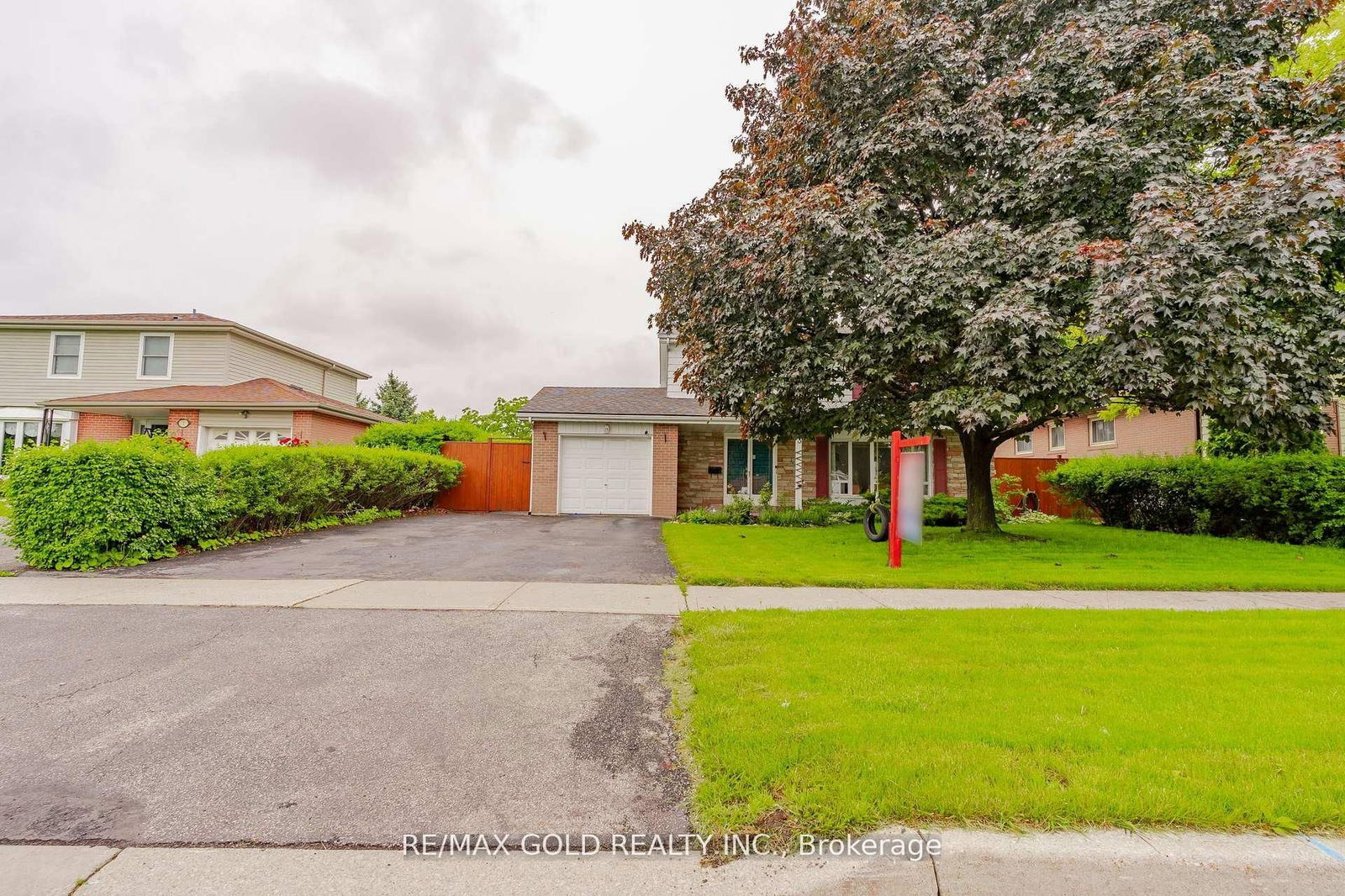 Detached House for sale at 3 Crawley Drive, Brampton, Ontario, L6T 2R6 - Avondale - MLS: W12262633
