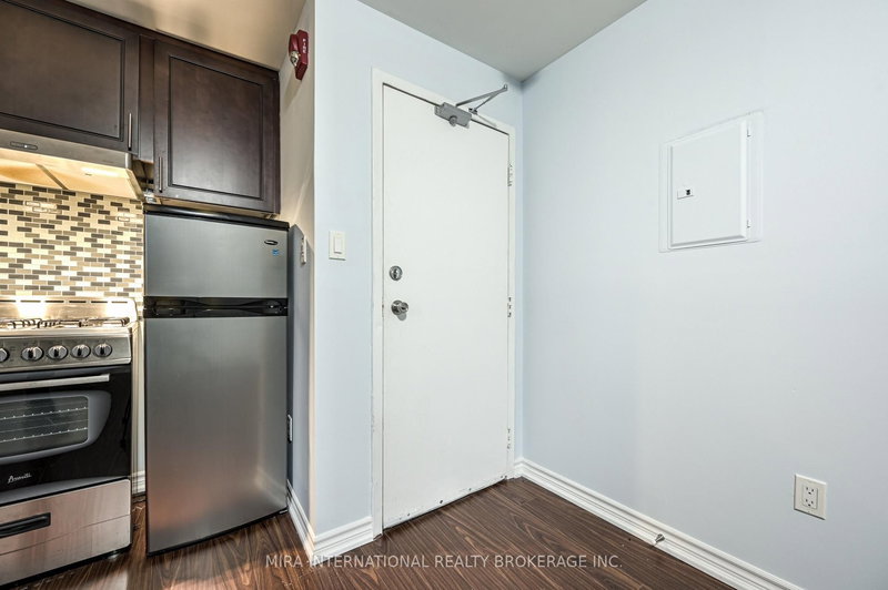 203 - 70 Melbourne Ave, Toronto, M6K 1K7 | Image 2