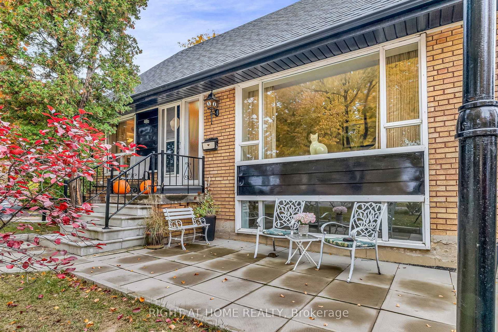 Detached House for sale at 1 Ridge Point Crescent, Toronto, Ontario, M6M 2Z7 - Brookhaven-Amesbury - MLS: W12263919