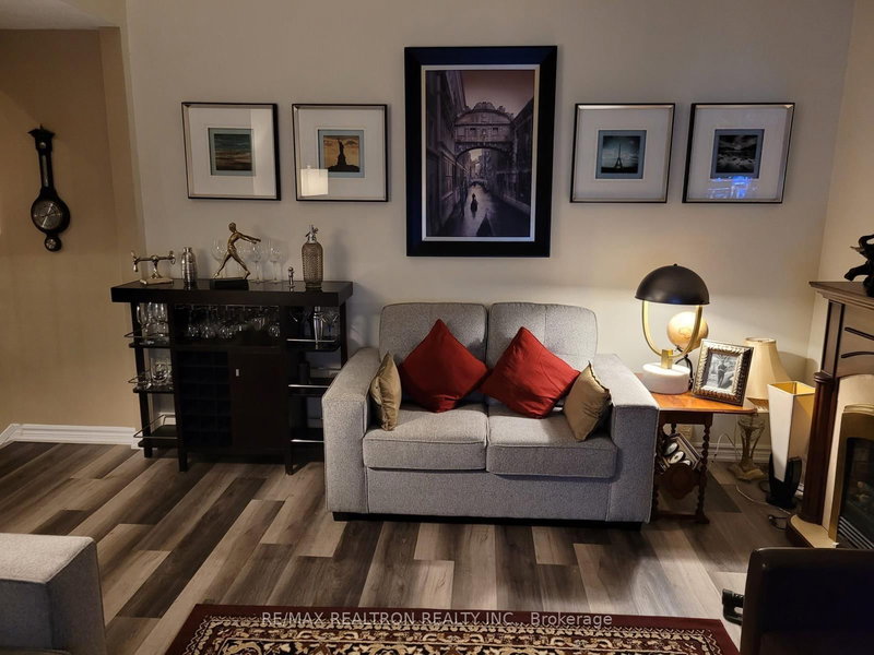 26 - 7707 Darcel Ave, Mississauga, L4T 3W9 | Image 2