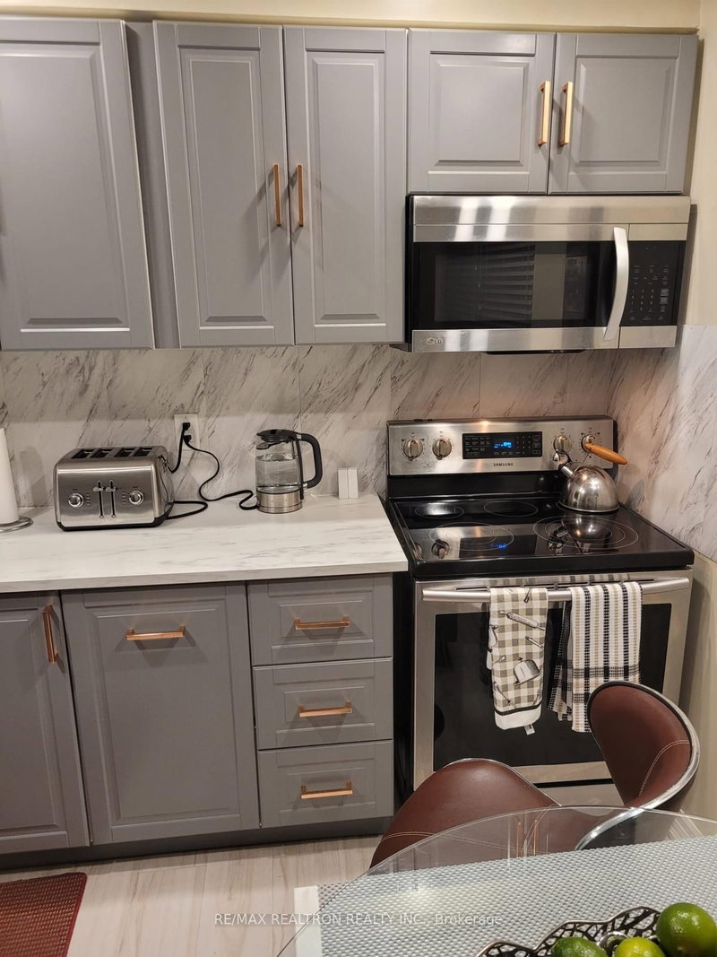 26 - 7707 Darcel Ave, Mississauga, L4T 3W9 | Image 3