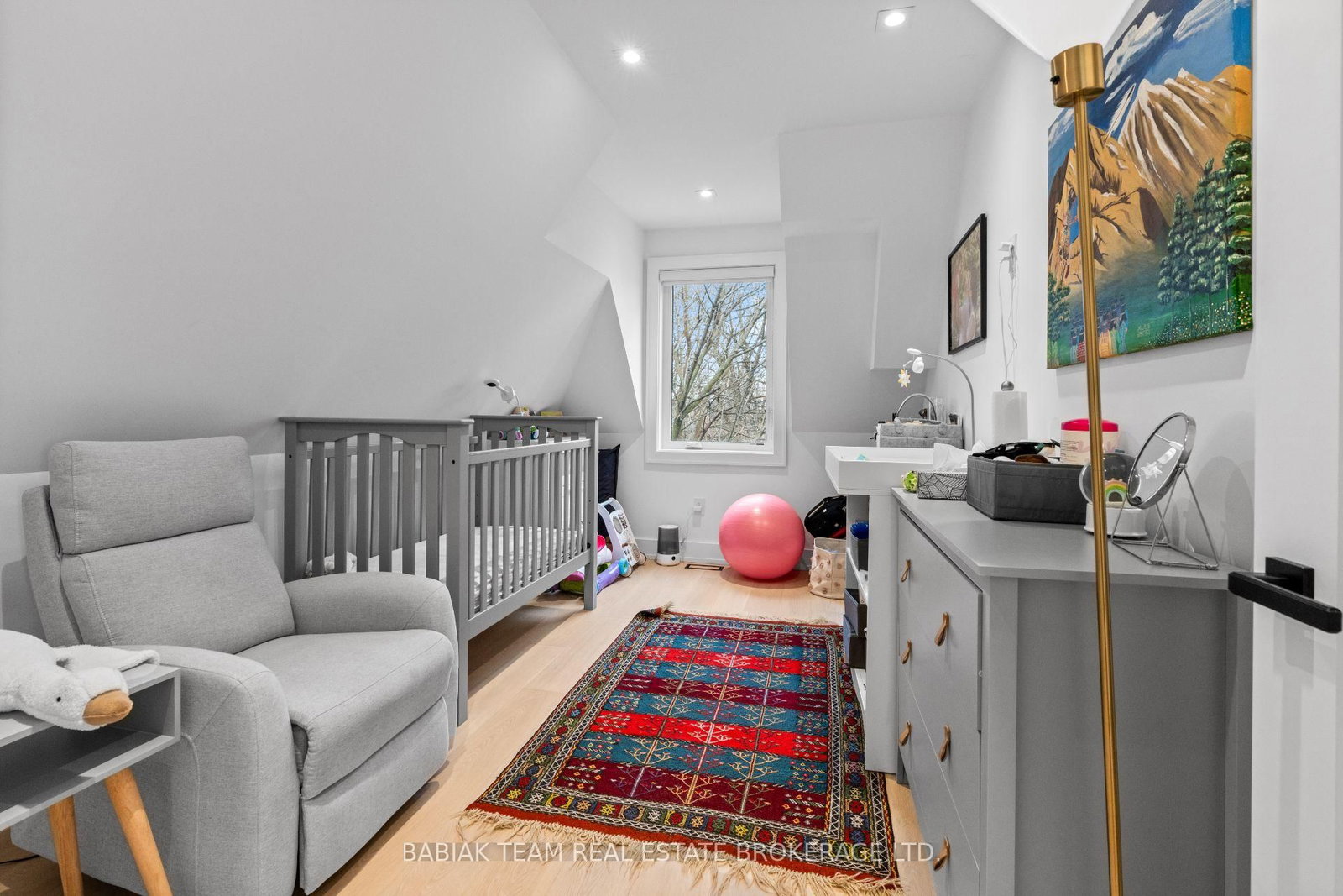 Listing Image 11