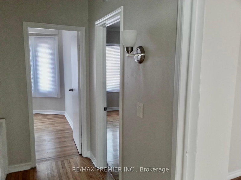 34 Mc Farland Ave, Toronto, M6H 3N1 | Image 2