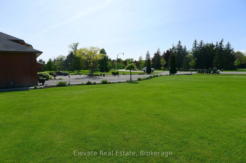 16 Fenton Way, Brampton, L6P 0P5 | Image 2