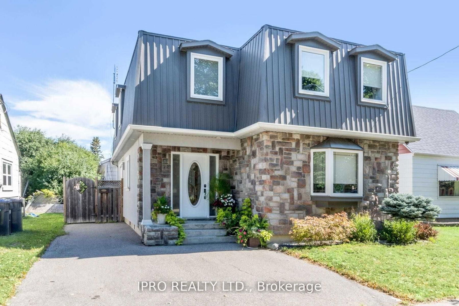 Detached House for sale at 18 Sunset Boulevard, Brampton, Ontario, L6X 1W8 - Brampton West - MLS: W12267526