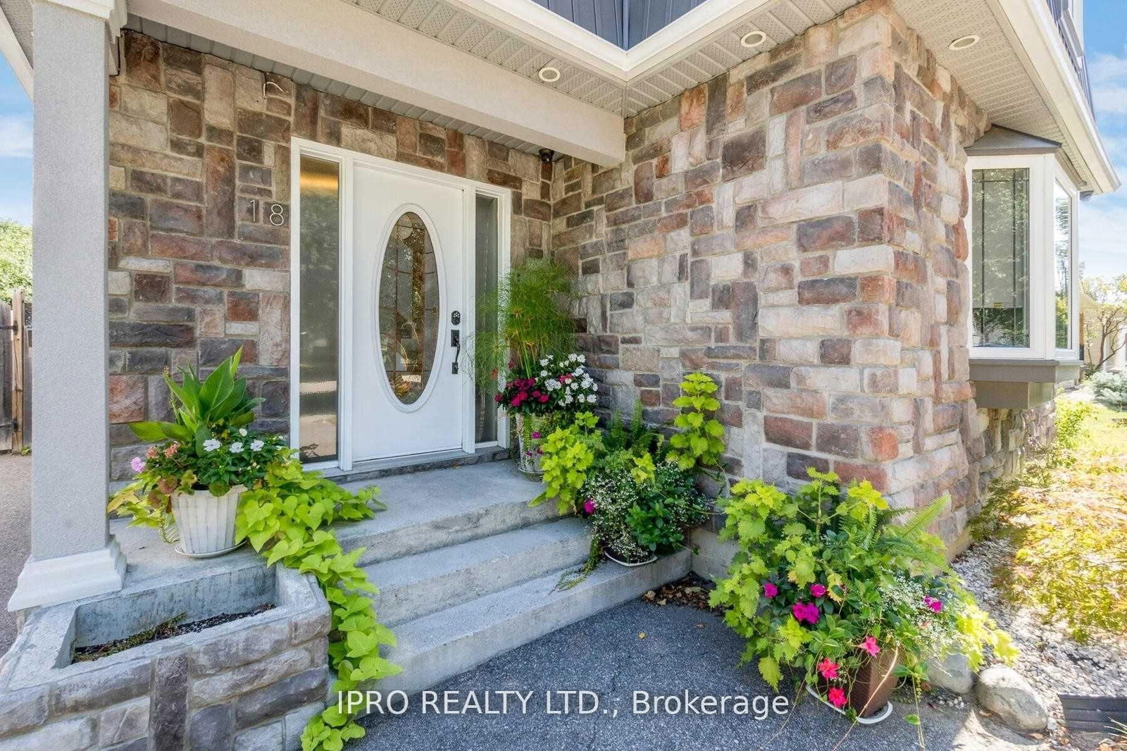 Detached House for sale at 18 Sunset Boulevard, Brampton, Ontario, L6X 1W8 - Brampton West - MLS: W12267526