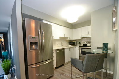 Unit 205 — 1071 Queens Ave, Oakville - College Park image-0-4