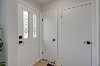 397 Bartos Dr, Oakville - Central image-0-2