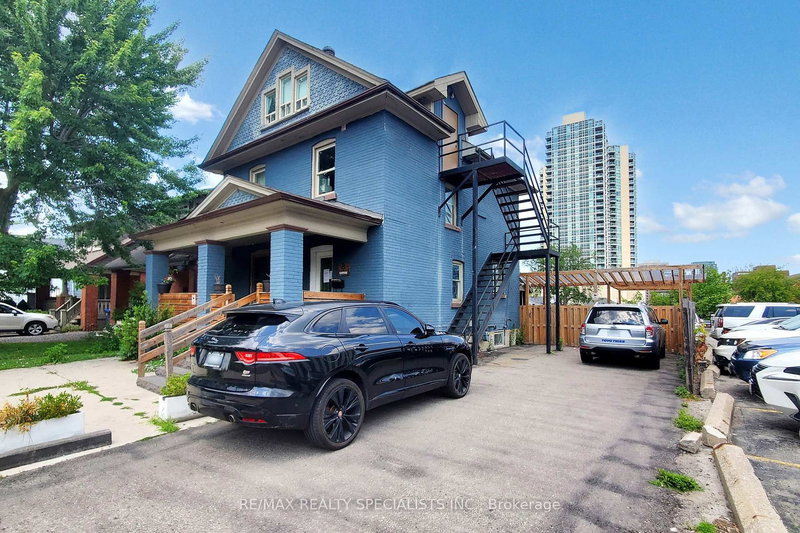 8 Mill St N, Brampton, L6X 1S6 | Image 2