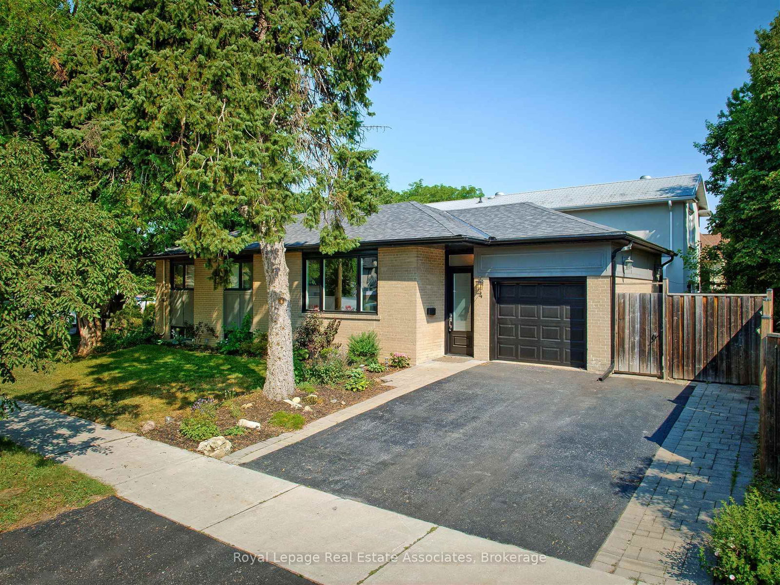 Detached House for sale at 4 Sabine Road, Toronto, Ontario, M9B 3A7 - Eringate-Centennial-West Deane - MLS: W12268351