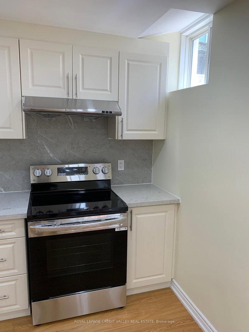 17 Patience Dr, Brampton, L7A 2S6 | Image 2