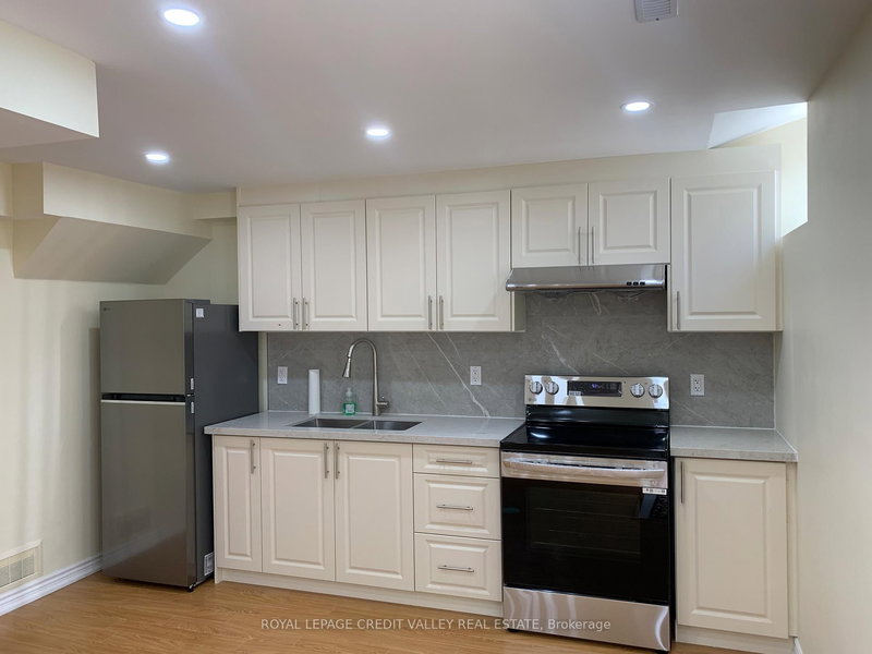 17 Patience Dr, Brampton, L7A 2S6 | Image 3