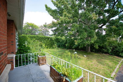 1319 Rebecca St, Oakville - West image-0-2