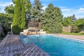 215 Burloak Dr, Oakville - Bronte image-0-4