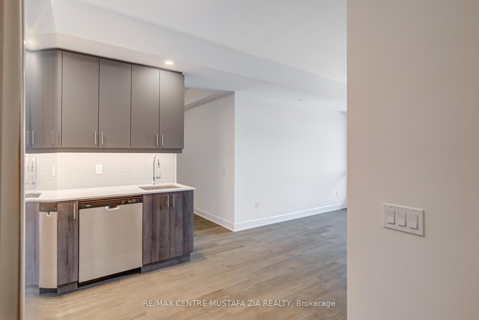 3240 William Coltson Avenue, Unit 402 - Photo 8