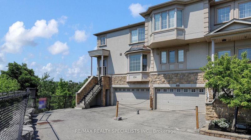 134 Rolling Hills Lane, Caledon, L7E 4E1 | Image 2