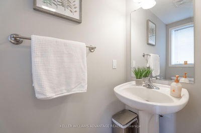 942 Burgess Gdns, Milton - Coates image-0-4