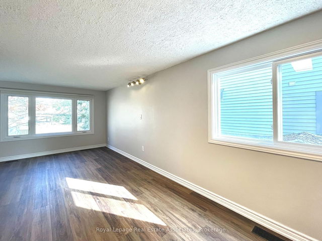 2081B Snow Crescent