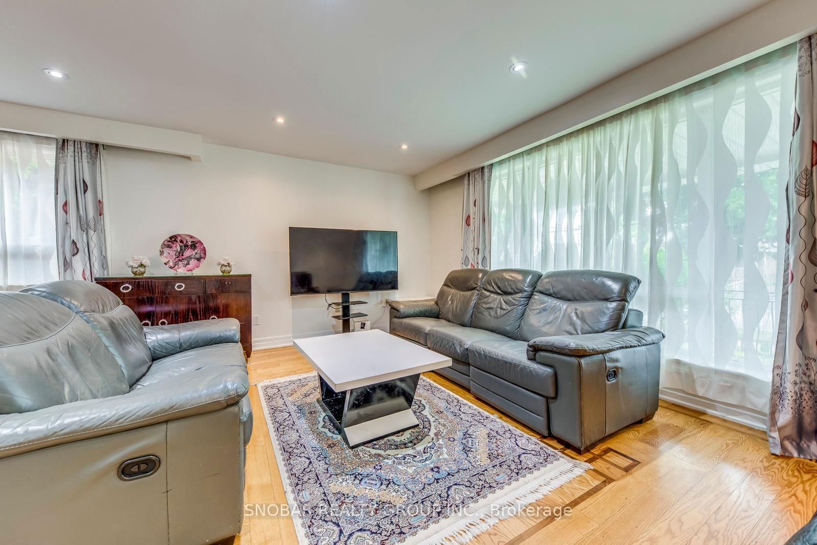 Detached House for sale at 34 Barkwin Drive, Toronto, Ontario, M9V 2W3 - Thistletown-Beaumonde Heights - MLS: W12271723
