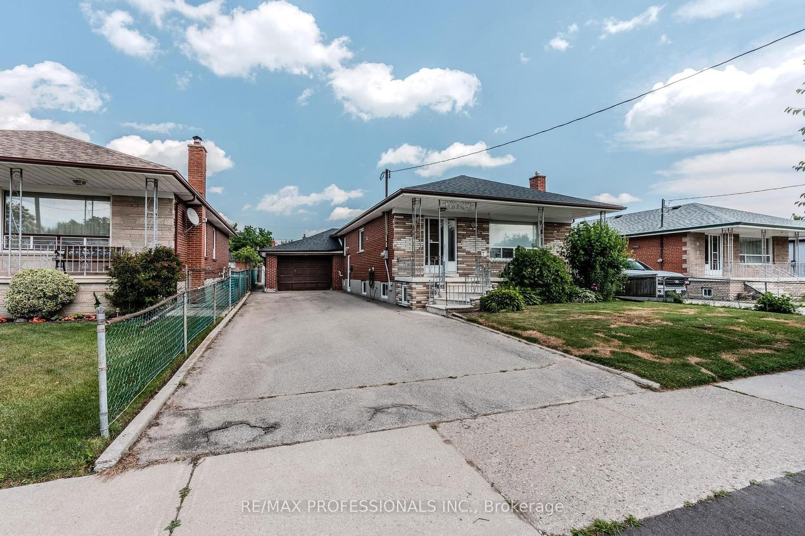Detached House for sale at 15 Nordin Avenue, Toronto, Ontario, M8Z 2A9 - Islington-City Centre West - MLS: W12271744