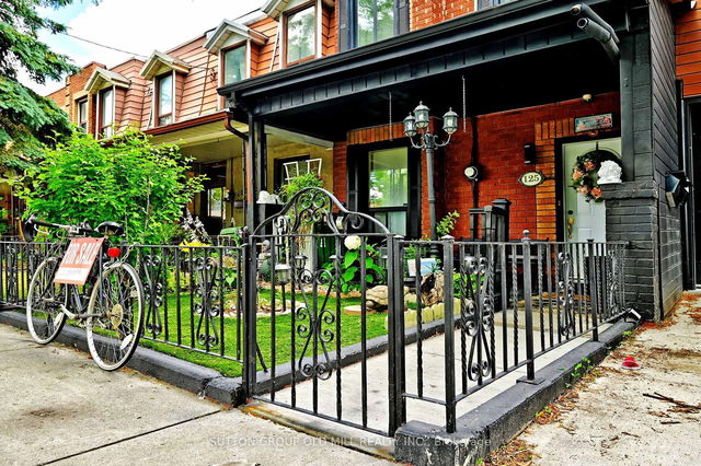 2 - 125 Lansdowne Avenue