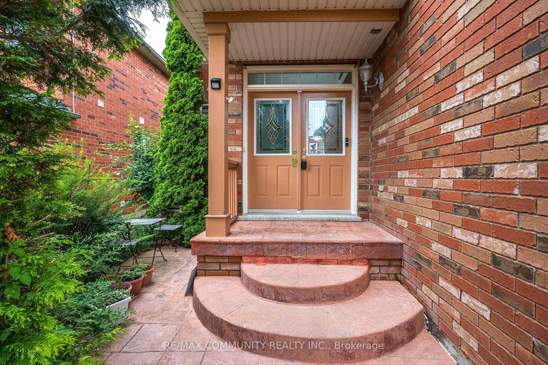 3619 Waterfall Cres, Mississauga, L5N 8G8 | Image 2