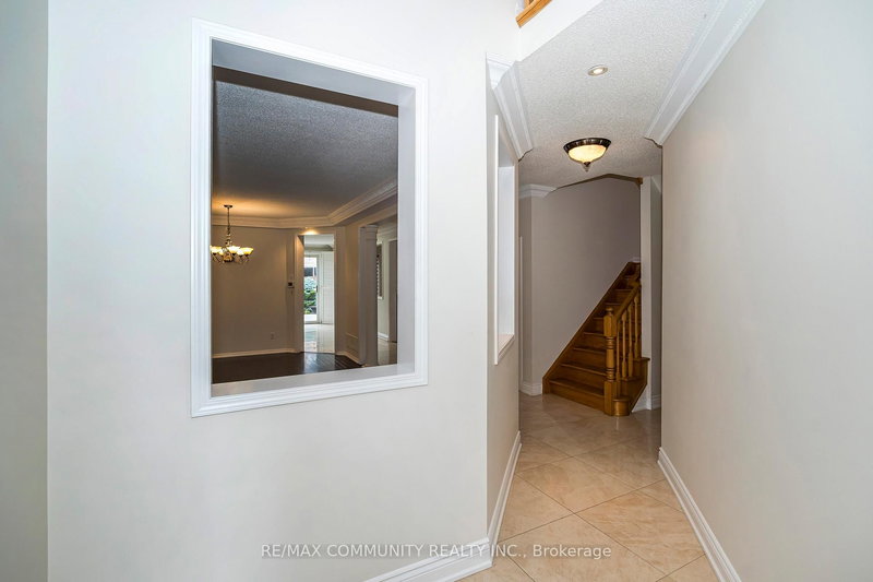 3619 Waterfall Cres, Mississauga, L5N 8G8 | Image 3