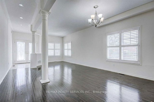 13 Lillian Crescent