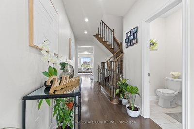 8 Oconnor Crescent — photo 5
