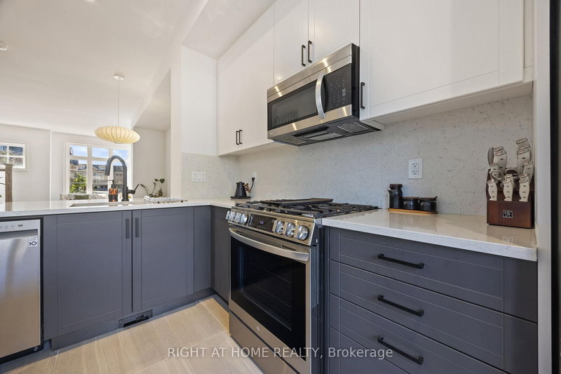 21 - 10 Lunar Cres, Mississauga, L5M 2P6 | Image 3