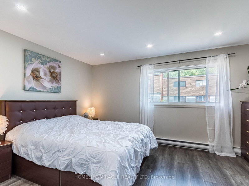 124 - 180 Mississauga Valley Blvd, Mississauga, L5A 3M2 | Image 2