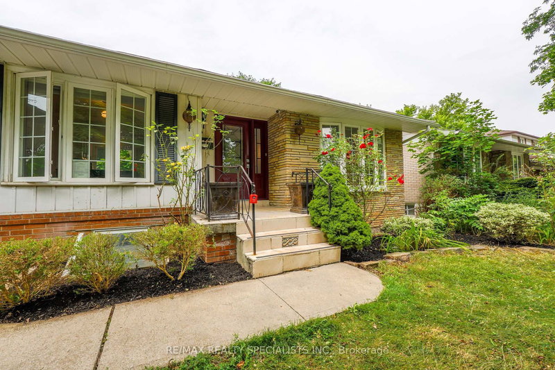61 AMBLESIDE Dr, Brampton, L6Y 1B7 | Image 2