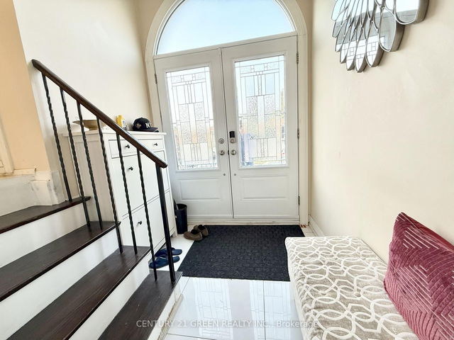 Upper - 963 Lovingston Crescent
