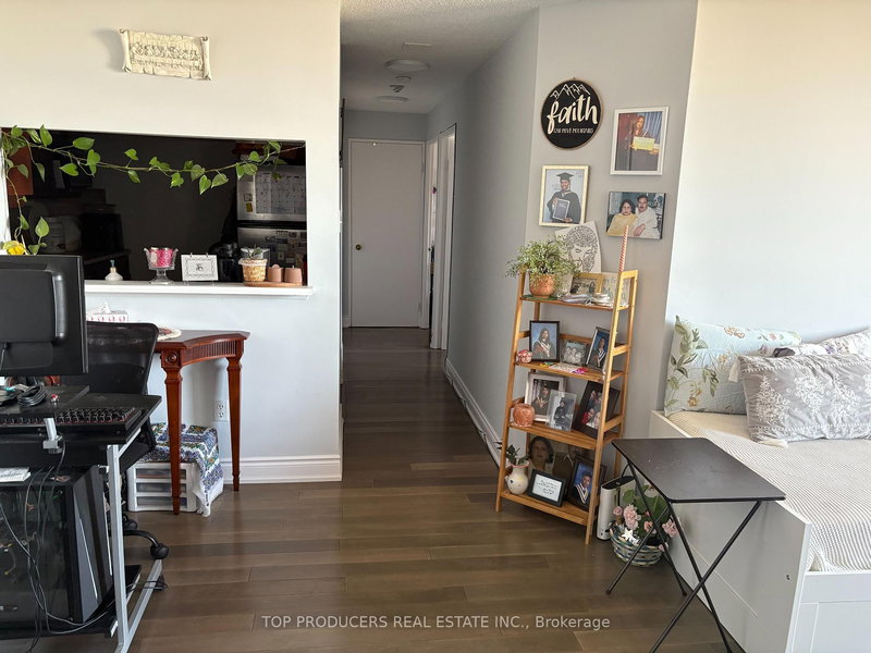 2706 - 4205 Shipp Dr, Mississauga, L4Z 2Y9 | Image 3