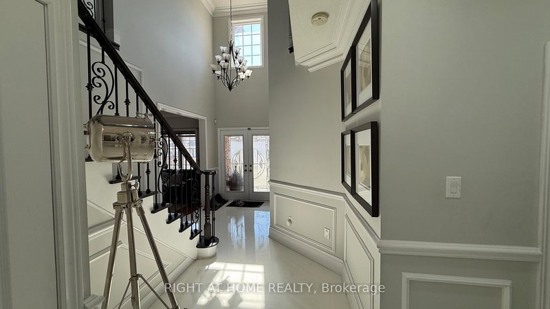 7 Yellow Avens Blvd, Brampton, L6R 0K5 | Image 2