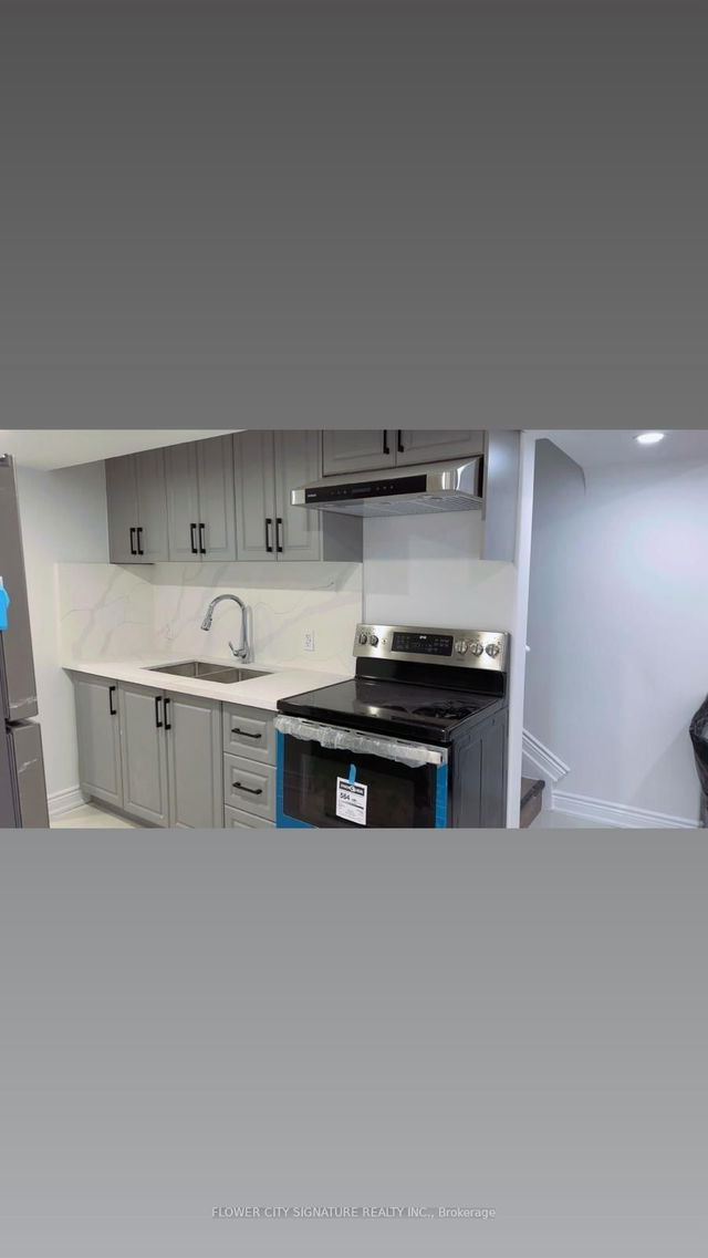 3 Rosewell Crescent W