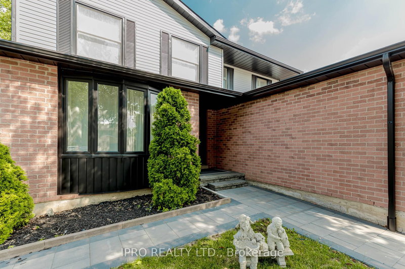 6101 Edenwood Dr, Mississauga, L5N 2Y6 | Image 2